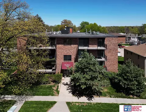 2400 A St #9, Lincoln, NE 68502