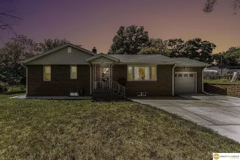 1926 S 27 St, Omaha, NE 68105