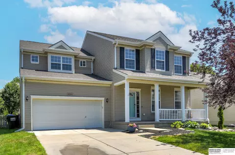 2201 Diane St, Papillion, NE 68046