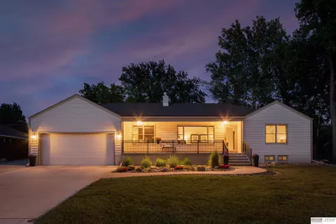 915 S 86 St, Omaha, NE 68114