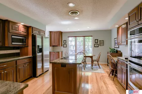 6650 Flint Ridge Rd, Lincoln, NE 68506