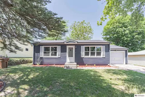 7318 S 40th St, Bellevue, NE 68147