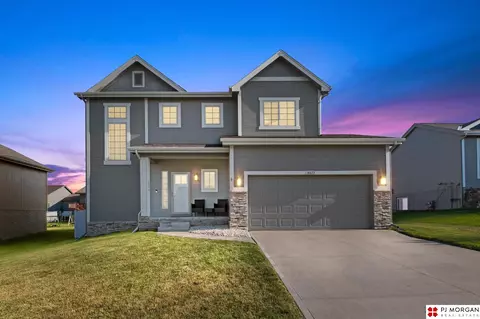 16613 Hanover St, Bennington, NE 68007