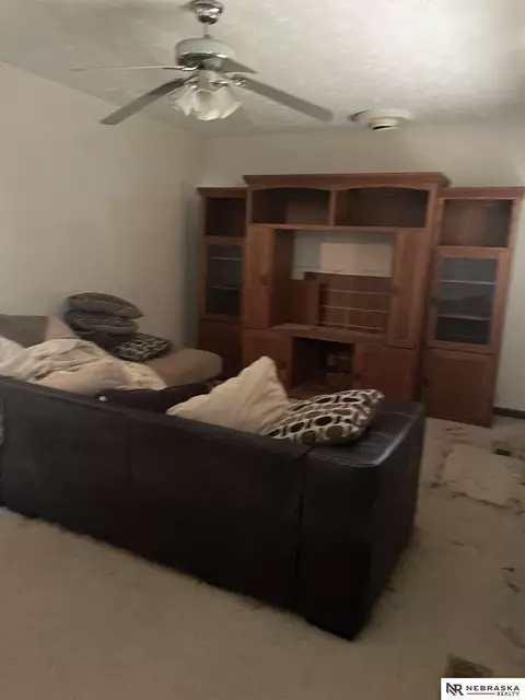 411 Nelson St, Lincoln, NE 68521