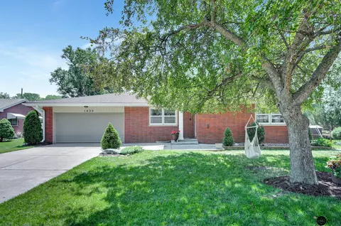 1630 Ridgeway Rd, Lincoln, NE 68506