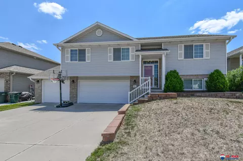 8831 Garland St, Lincoln, NE 68505