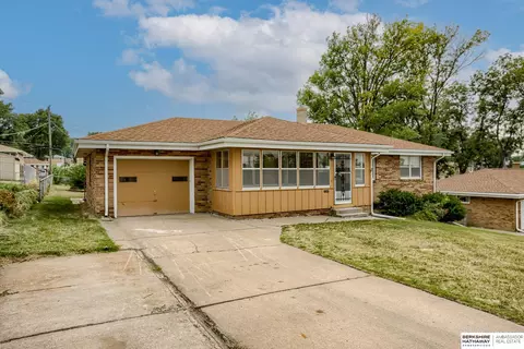 4671 Drexel St, Omaha, NE 68117