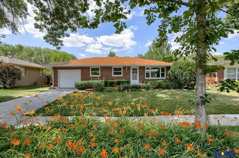 7330 S Wedgewood Dr, Lincoln, NE 68510