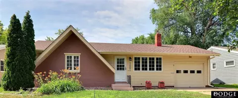 1221 E 19th St, Fremont, NE 68025
