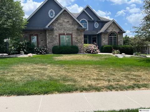 21409 Pine Cir, Elkhorn, NE 68022