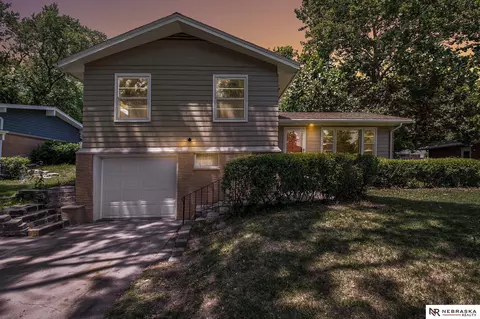 7116 York Ln, Lincoln, NE 68505