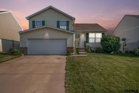 8006 Newport Ave, Omaha, NE 68122