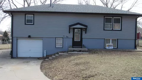 903 G St, Eagle, NE 68347