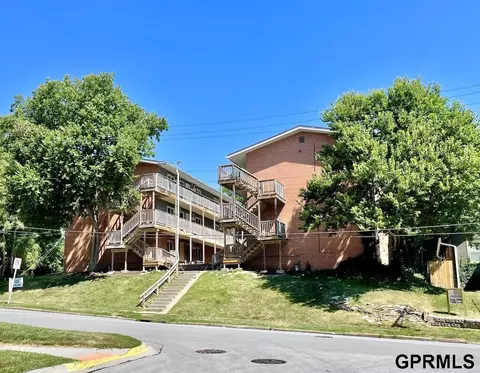 4648 Cuming St, Omaha, NE 68132