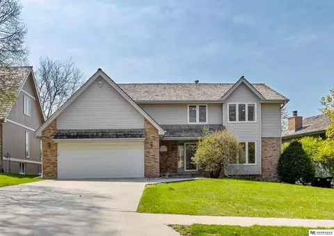 10335 Z St, Omaha, NE 68127