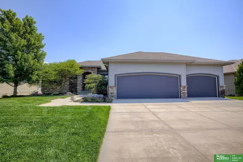 26809 Taylor St, Valley, NE 68064