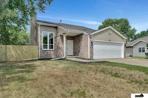 505 Stagecoach Ave, Hickman, NE 68372