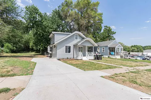 3236 N 40th St, Omaha, NE 68111