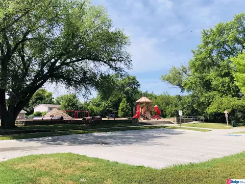 8781 Templeton Dr, Omaha, NE 68134