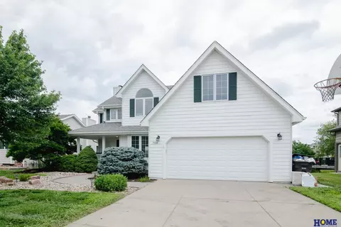 7100 Phoenix Dr, Lincoln, NE 68516