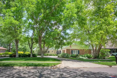 5818 Rolling Hills Blvd, Lincoln, NE 68512