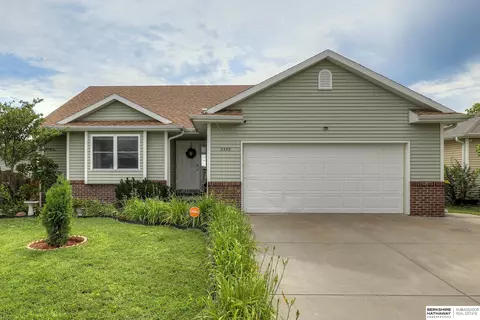 2348 NW 41 St, Lincoln, NE 68524