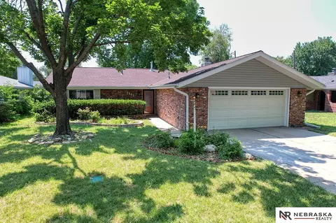 1111 Manchester Dr, Lincoln, NE 68528
