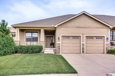 5764 N 157th St, Omaha, NE 68116
