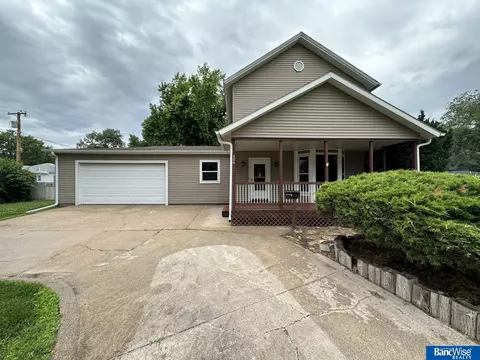 406 D Ave, Central City, NE 68826