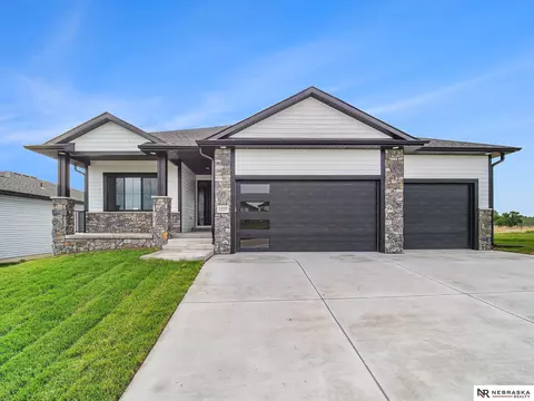 351 S 88th St, Lincoln, NE 68520