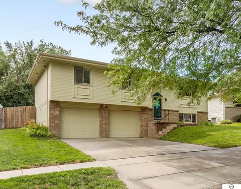 5835 S 41st St, Lincoln, NE 68516
