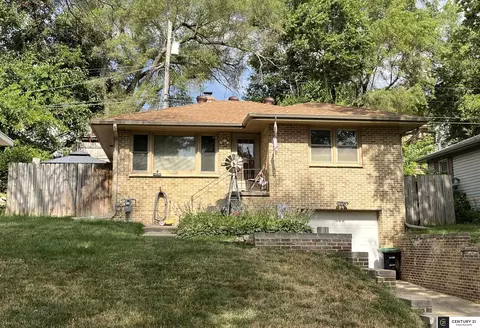 3314 N 56th St, Omaha, NE 68104