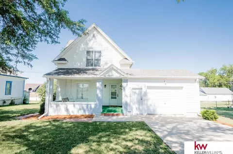 1037 N Kansas St, Superior, NE 68978