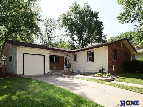900 Northborough Ln, Lincoln, NE 68505