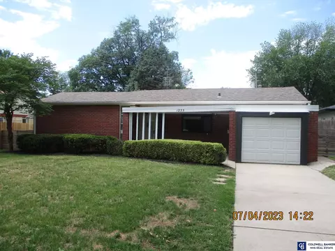 1235 S 49th St, Lincoln, NE 68510