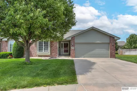 15614 Edna Cir, Omaha, NE 68136