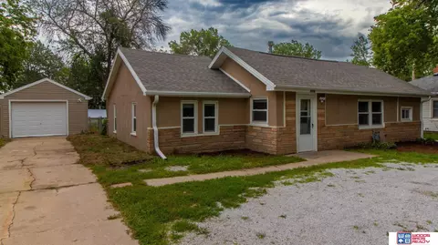 6736 Leighton Ave, Lincoln, NE 68507