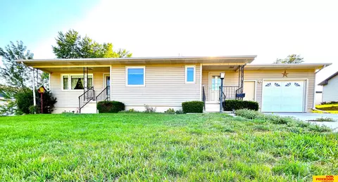 318 S 5th St, Howells, NE 68641