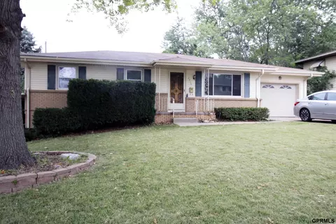 2916 Greene Ave, Bellevue, NE 68147