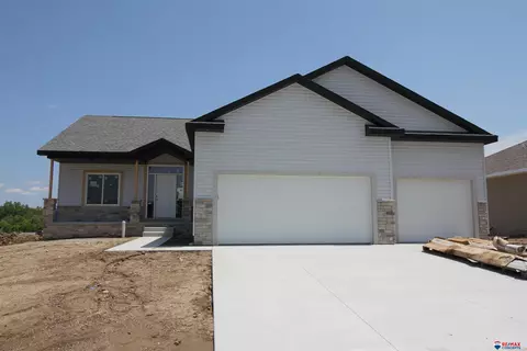 602 S 88th St, Lincoln, NE 68520