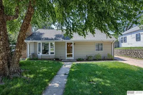 6775 Seward St, Omaha, NE 68104