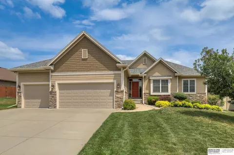 9310 Keystone Dr, Lincoln, NE 68516