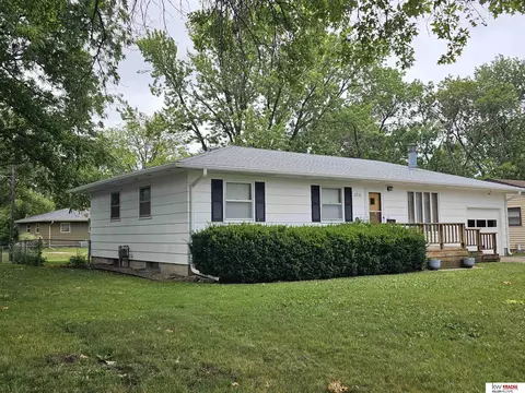 1711 Garfield St, Beatrice, NE 68310 photo 2