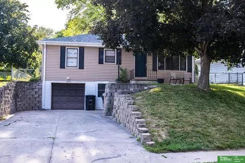 2902 S 76 Ave, Omaha, NE 68124