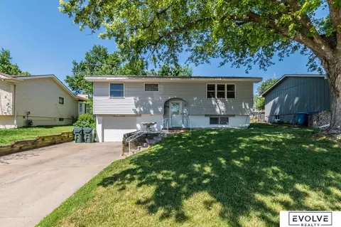 7416 Elm Dr, La Vista, NE 68128