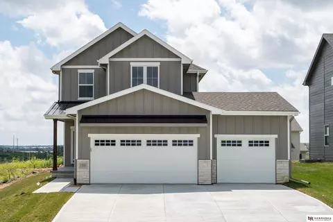 17551 Potter St, Bennington, NE 68007