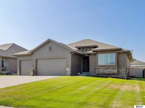 20505 Taylor St, Elkhorn, NE 68022