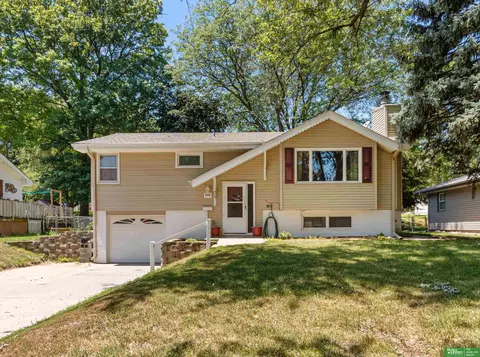 710 N Beadle St, Papillion, NE 68046