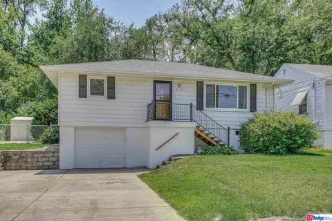 5721 Grover St, Omaha, NE 68106