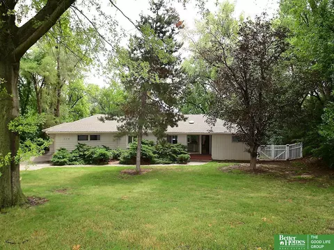 809 S 84 St, Omaha, NE 68114